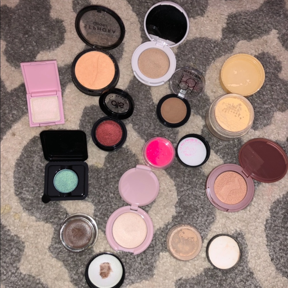 Makeup - Picture 2 of 2